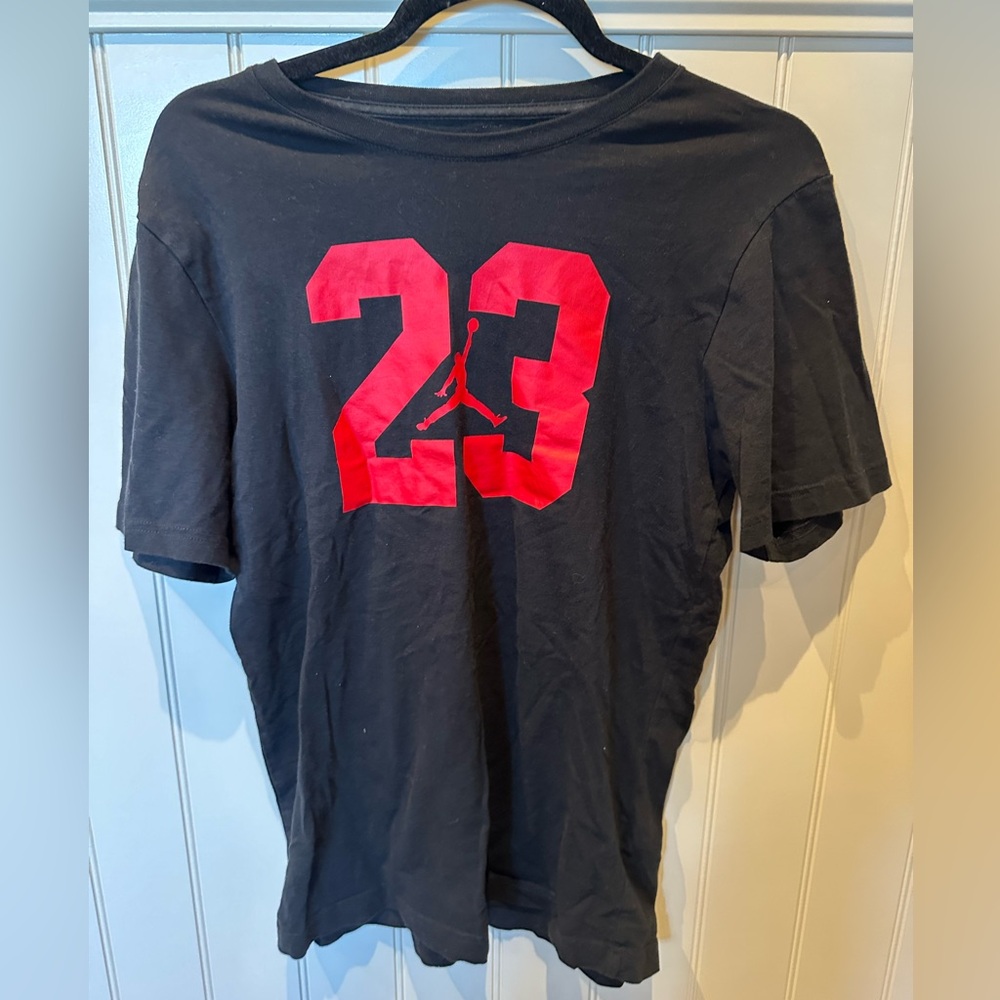 JORDAN Boys Size Extra Large Black & Red Basketball Short Sleeve Tee Shi…